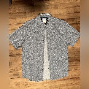 Men’s XL Black white and blue button-up T-shirt Mint Condition!